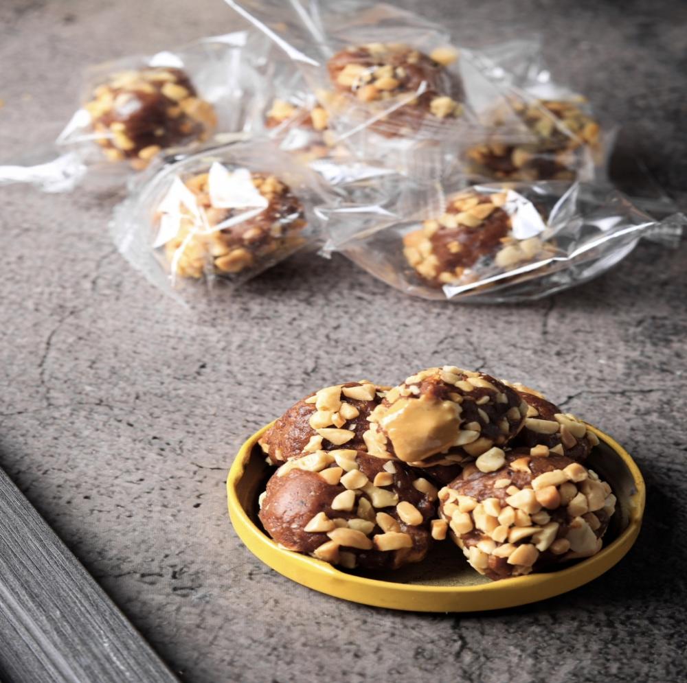 Tamriya with Nuts Box (Tahini Filling)